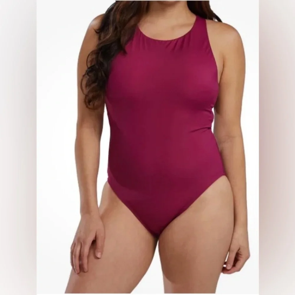 TYR Women’s High-Neck One-Piece Competition Swimsuit Size Small Sporty‎ Swim